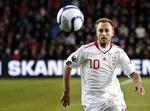 brøndby-spiller? På landsholdet har Dennis Rommedahl længe været fast mand, men han kan ikke komme på holdet i Olympiakos. Nu trænger kantspilleren desperat til spilletid. 