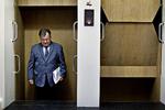 Underskud. Finansminister Claus Hjort Frederiksen (V) vil formentlig lægge ansigtet i alvorlige folder, når han klokken 11 præsenterer regeringens forslag til finansloven for 2012. 