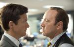 Okay boss!  Bateman og Spacey - en af filmens hængerøve over for en af de chefer, han gerne vil myrde. 