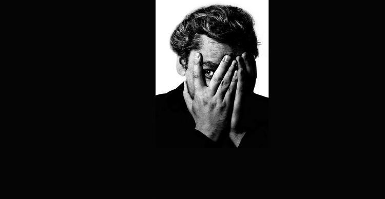 Geni. Dirch var revyernes konge, men i hans bedste film lyste hans poetiske, sødmefyldte geni lærredet op. 