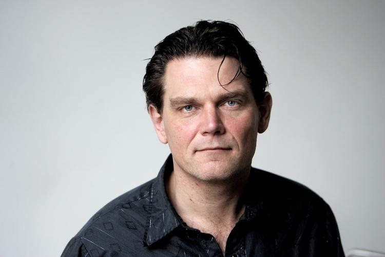 Musik. Anmelder musik og film på Politiken og skriver journalistik om blandt andet disse emner, men også om alt andet forefaldende. 