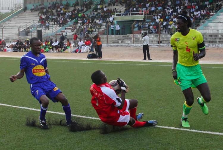angreb. Sidste års Africa Cup of Nations blev hårdt mærket af det angreb, der var på Togos holdbus. Her ses Togo i kamp, inden holdet droppede ud af mesterskaberne. 