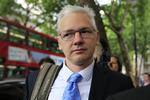 Bagmand. Det menes at være WikiLeaks' stifter, Julian Assange, som står bag meddelelsen på Twitter om, at de mange filer vil blive offentliggjort i dag. 