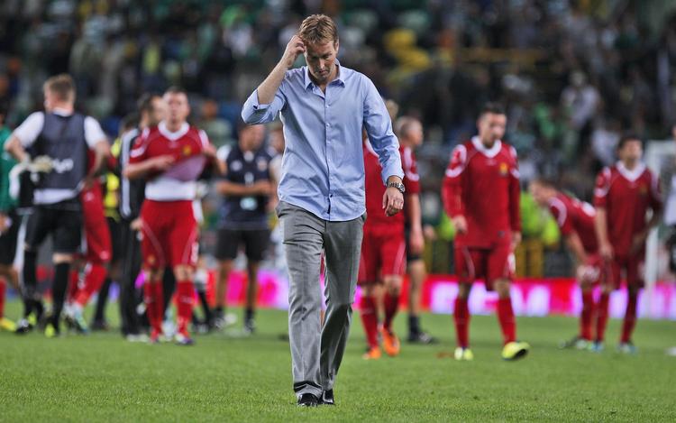 ærgerlig. Kasper Hjulmand forlader banen i Lissabon efter nederlaget til Sporting. 