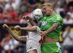 forhandlinger. Simon Kjær har ikke passet ind i træner Felix Magaths planer i Wolfsburg og vil nu tilbage til Italien. 