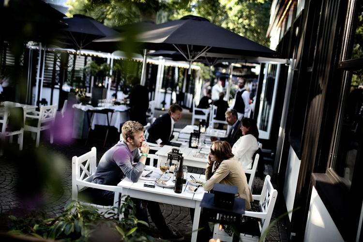 Nyt. Med Nimbs Terrasse er der kommet lys over det tidligere Divan 2. 