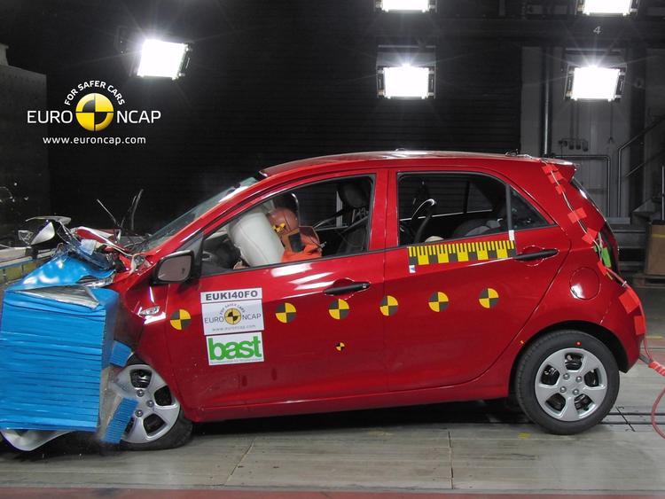 Prisfald. Kia Picanto kan smykke sig med fem stjerner efter crashtest. Derfor falder den i pris. Foto: FDM-Euro/NCAP 
