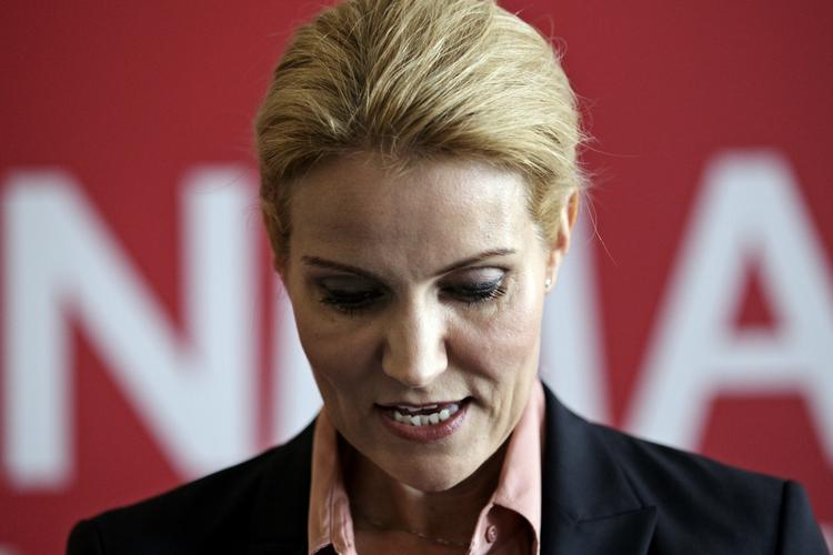Nedtælling. Valget er allerede i fuld gang, og S-leder Helle Thorning-Schmidt måtte svare på flere kritiske spørgsmål, da hun indkaldte til pressemøde. 