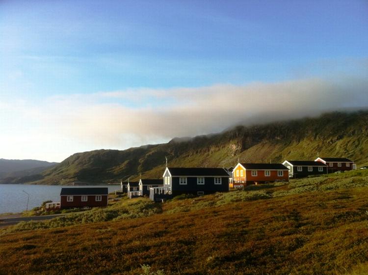 FLYTNING. Forsvarets hovedkvarter i Grønland flyttes fra marinestationen Kangilinnguit/Grønnedal til Nuuk. Her er stationens beboelseskvarter Halv Tolv, hvor mange ansatte bor med deres familier. 