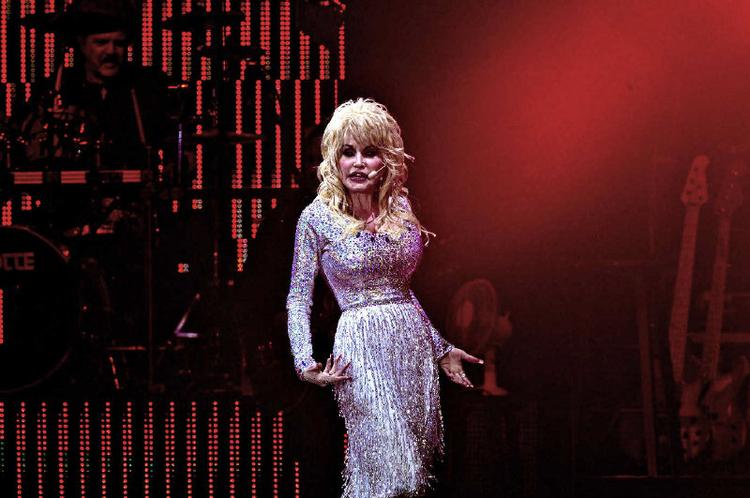 Hiphop. Dolly Parton synger stadig med sødme og lethed. Hun virker aldrig anstrengt og heller ikke vammelsød. Et forsøg til sidst ud i hiphop-genren faldt dog igennem. 