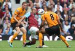 solidt. Wolves reddede sig det ene point i udekampen mod Aston Villa, og det var nok til en yderst sjælden førsteplads i Premier League for holdet fra Wolverhampton. 