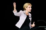 VALGKAMP. Helle Thorning-Schmidt (S) giver Lars Løkke Rasmussen (V) skylden for, at boligpakken endnu ikke er blevet vedtaget. 