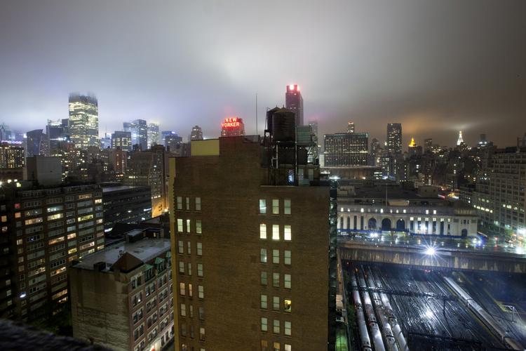 Orkan. New Yorks skyline med de truende skyer fra Irene i baggrunden. 