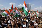 Protest. Anna Hazare har i løbet af sin 13 dage lange sultestrejke samlet tusinder, som bakker op om hans sag. 