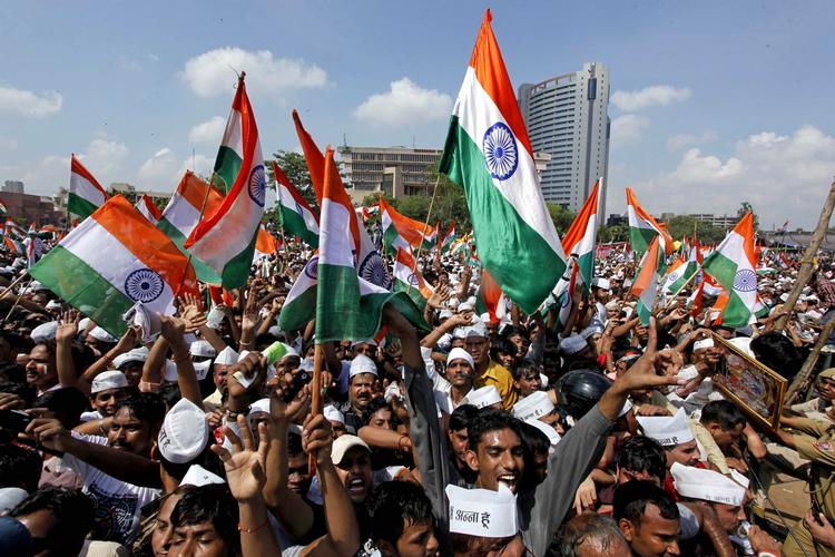 Protest. Anna Hazare har i løbet af sin 13 dage lange sultestrejke samlet tusinder, som bakker op om hans sag. 