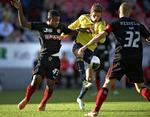 klemt. Endnu en gang oplevede Brøndby, at en føring ikke ramte til sejr, da Jens Stryger Larsen blev stoppet af FC Midtjylland. 