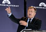 Claus Hjort Frederiksen (V) præsenterer regeringens finanslovsforslag