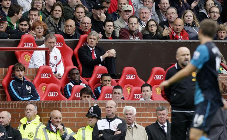av. Den sved. Otte gange. Arsene Wenger oplevede et lavpunkt i karrieren, da Arsenal var på Old Trafford. 