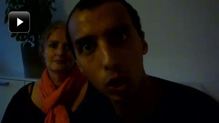 VALGFILM. Den socialistiske debattør Mattias Tesfaye forsøger at trænge igennem på internettet med Youtube-film om politik. 