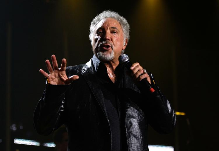 Crooner. Tom Jones er efterhånden blevet 71 år. Lørdag blev han indlagt på grund af dehydrering. 