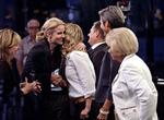 Sammenhold. S-formand Helle Thorning-Schmikdt har god grund til at omfavne Johanne Schmidt-Nielsen. Enhedslistens fremgang kan sende Thorning ind i Statsministeriet efter valget 15. november. 