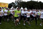 ANGRIB. De første løbere kaster sig ud i 5 km i Fælledparken, mens vejret endnu holder tørt. 