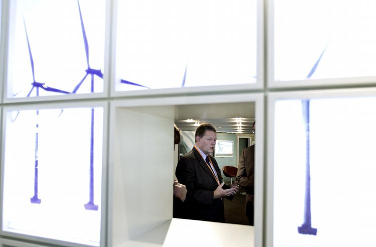 Energi. Lars Barfoed - her under dagens besøg hos Siemens - fastholder, at hans parti har masser af energi og gennemslagskraft. 
