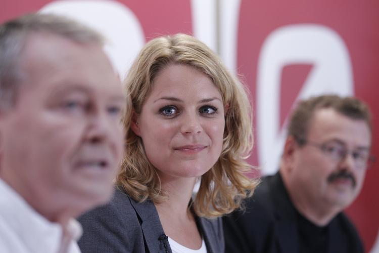 Valggrundlag. Finansordfører Frank Aaen, politisk ordfører Johanne Schmidt-Nielsen og gruppeformand Per Clausen fremlægger Enhedslistens politik. 