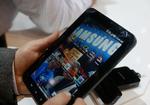 Ældre forbrugere over 55 år er storindkøbere af tabletcomputere viser nye tal fra USA. Her Samsungs Galaxy Tablet, som tager kampen op mod Apples iPad. 