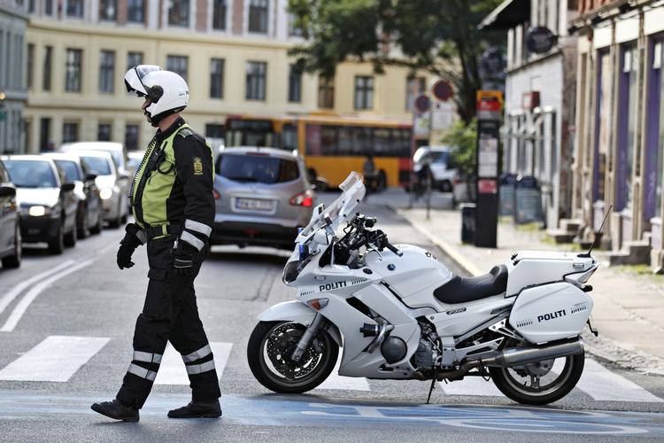 GERNINGSSTED. Politiet afspærrede Vesterbrogade, da mand blev skud ned efter eid-bøn i moske. 