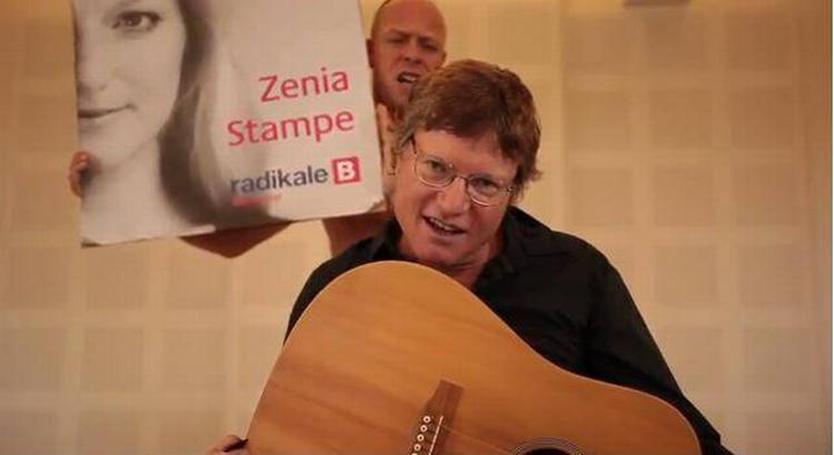 Valgspas. Så er der gang i den på Youtube. Og det er sjovt. Her er det eksempelvis et skærmdump fra hyldestvideoen til Zenia Stampe. Her er tale om to absolut dedikerede fans. 