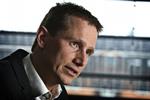 Arbejdstid. I 2009 ville Kristian Jensen hæve arbejdstiden med 10 minutter mere om dagen for at skabe holdbar finanspolitik. I dag tror han ikke på S-SF's 12 minutter mere arbejde. 