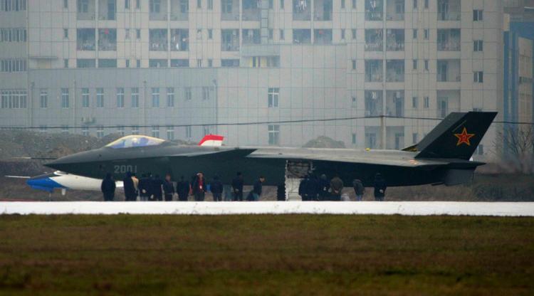 Stealth-fly. Den militære modernisering af Kina er sket med raketfart gennem de seneste ti år. US's forsvarsministerium, Pentagon, valgte dog i sidste uge at skrue lidt ned for frygten for Kina, da den afleverede sin årlige rapport til Kongressen. Arkivfoto: AP 