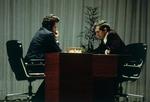 Koldfront. Bobby Fischer (th.) og Boris Spaaskij. Det var Den Kolde krig udkæmpet på skakbrættet, den frie verden mod kommunismen, en enlig amerikaners udfrodring af årtiers sovjetisk dominans. 