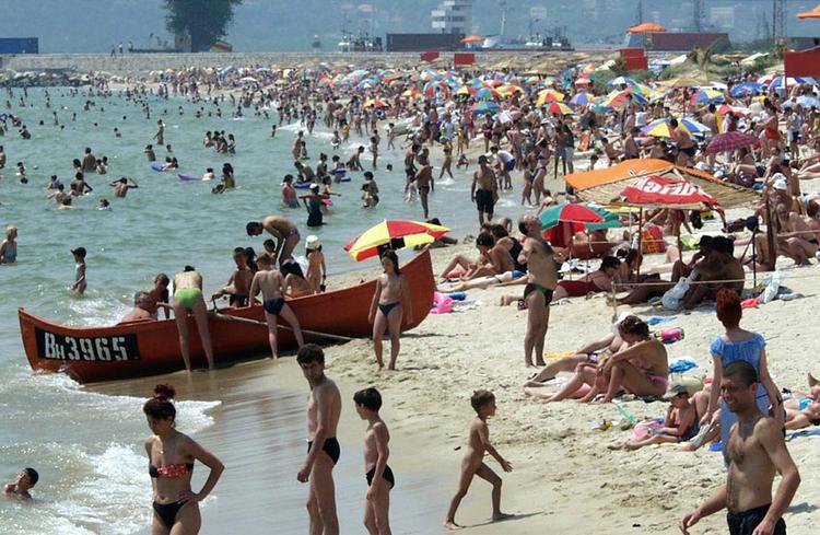 Festby. Hoteller i Sunny Beach vil bekæmpe den kultur, hvor unge drikker hjernen ud og opfører sig dumt. 