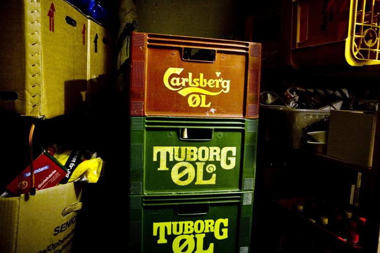 Moderne. Det er trendy at være speciel, og derfor gider de unge i dag ikke drikke almindelige øl som Hof. 