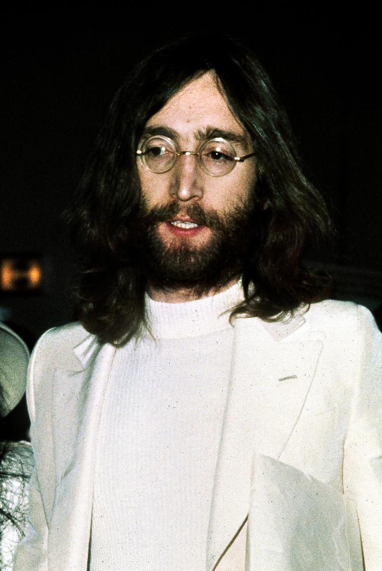 John_Lennon_31-08-2011_54CEQV6.jpg