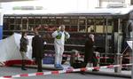 TERRORDRAB. Politi og kriminalteknikere ved den bus, hvor en 21-årig optændt af jihadvrede skød løs på tilfældige amerikanske soldater i marts. 