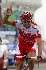 Først. Franskmanden David Moncoutié var hurtigst på dagens etape, hvor de to danske topkandidater endte med vidt forskellige præstationer. 