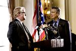 President? I sin nye film spiller George Clooney (th.) selv hovedrollen som præsidentkandidat. På rollelisten er blandt andre også Philip Seymour Hoffman. 