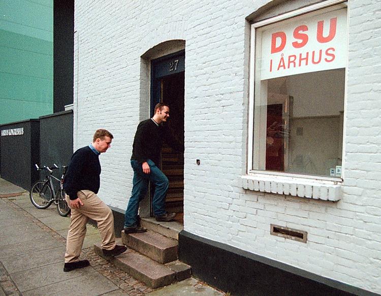 ophavsret. DSU Århus krænker ophavsretten i deres valgvideo. De bruger sangen 'Go West' uden tilladelse. 