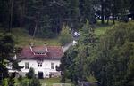 gerningsstedet. 19. august besøgte de overlevende Utøya sammen med deres familie. 