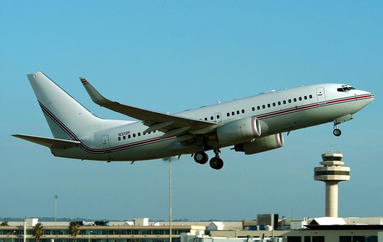 LUFTFART. Et formodet CIA-fly, en Boeing 737 med registreringsnummeret N313P forlader lufthavnen i Palma de Mallorca i 2004. 