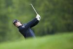 sving. Nordirske Rory McIlroy fører an sammen med tyske Martin Kaymer i turneringen i Schweiz, hvor Thomas Bjørn er på sjettepladsen. 