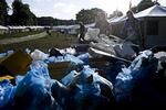 Oprydning. Der er fuld gang i oprydningen efter ugens DHL i Fælledparken. 