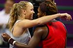 VENINDER. Caroline Wozniacki og Serena Williams kommer tilsyneladende godt ud af det med hinanden. 