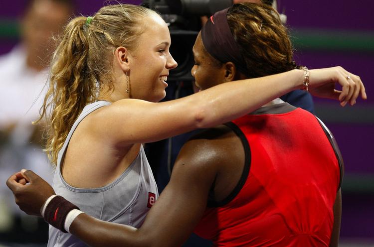 VENINDER. Caroline Wozniacki og Serena Williams kommer tilsyneladende godt ud af det med hinanden. 