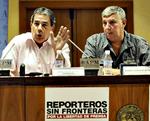 Løsladt. Ricardo Gonzales Alfonso (th.) ses ved et pressemøde i Madrid 2010, efter at han og en række andre cubanske dissidenter - deriblandt Julio Cesar Galvez Rodriguez (tv.) - overraskende var blevet løsladt. 