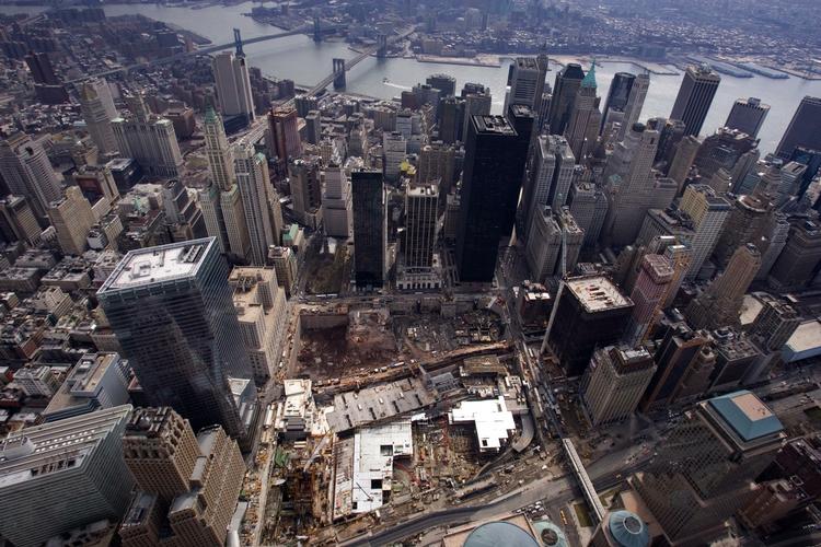 2009. Ejerne af Ground Zero afviser at lade bygherren Larry Silverstein opføre tre nye skyskrabere på grunden. 