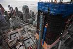 2011. Stik imod forventning er området omkring Ground Zero blevet et attraktivt sted at bo. Der bor i dag 23.000 flere i den del af New York end der gjorde i år 2000. 